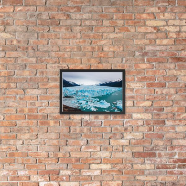 enhanced-matte-paper-framed-poster-in-black-12x18-lifestyle-4-69a21b883a92a.jpg Póster con marco - Calafate Glaciar ARG